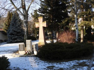 Gedenkstätte an die Opfer des 2. Weltkrieg auf dem Röglitzer Friedhof